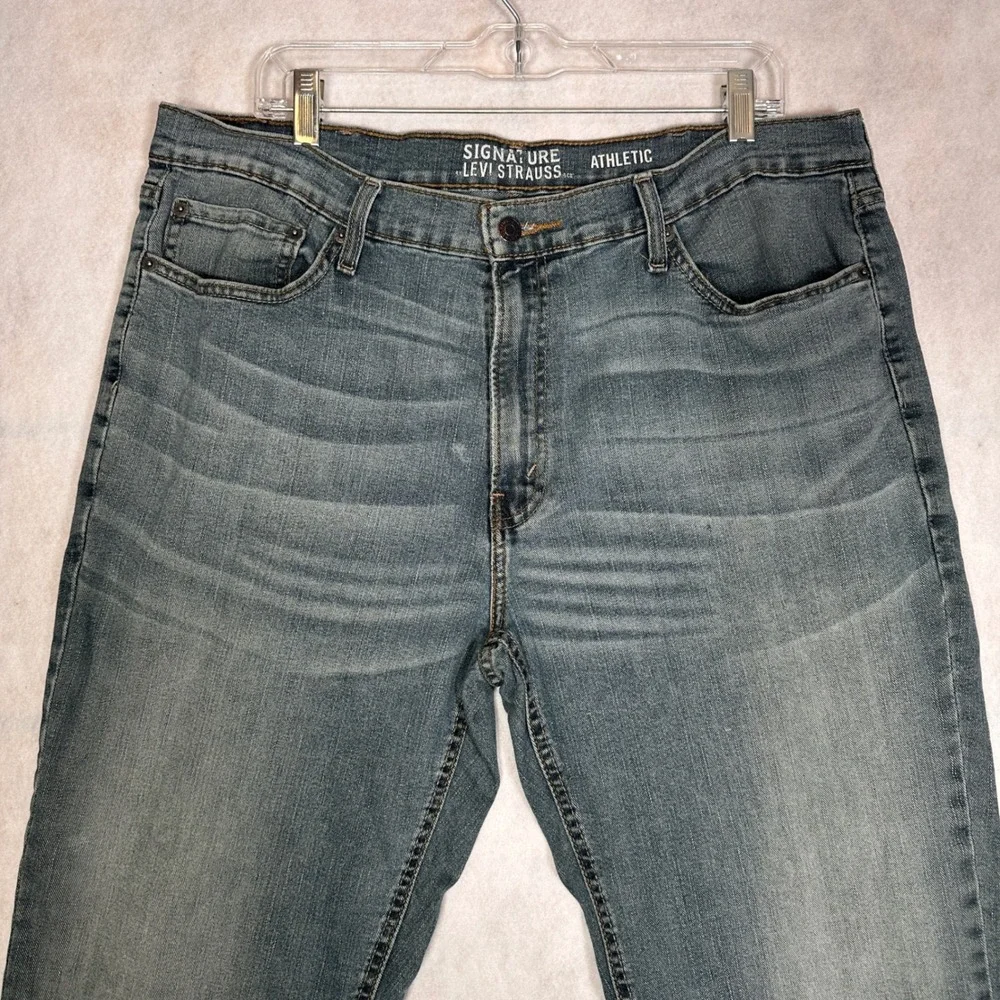 Signature Levi Strauss Jeans Mens 38x34 Athletic Fit Blue Denim Good Stretch